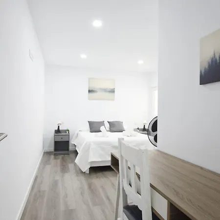 Sweet Flat Renovated 4 Pax Апартаменти *