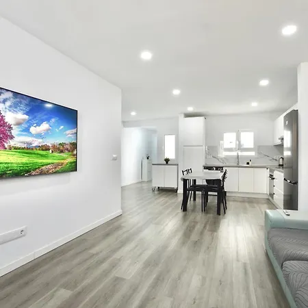 Апартаменти Sweet Flat Renovated 4 Pax